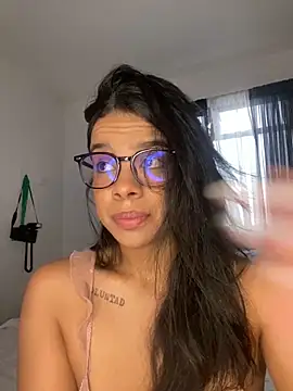 trianawhite online show from February 2026 03:00:01 PM