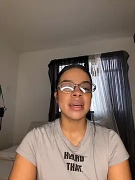 trianawhite online show from December 2025 03:25:02 PM