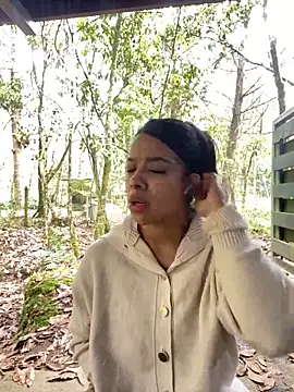 Snapshot of trianawhite chatting on November 2025 03:12:01 PM trianawhite online show from November 2025 03:12:01 PM