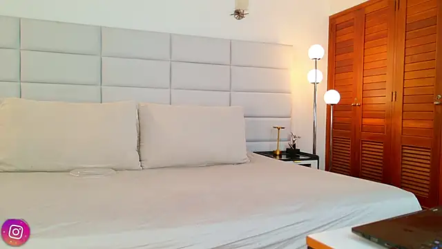 lissetlong69 online show from February 2026 11:49:01 PM