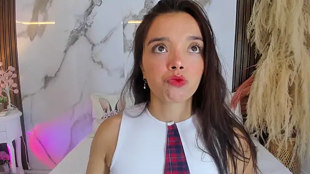 hannahill69 online show from October 2025 04:47:01 AM