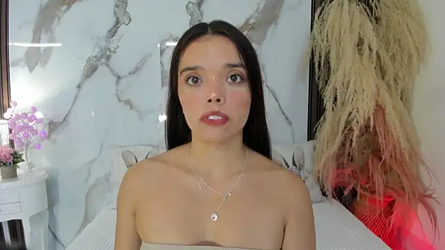 hannahill69 online show from November 2025 05:00:02 AM