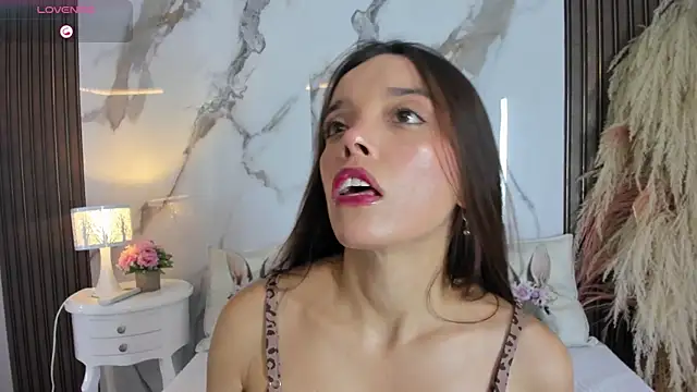 hannahill69 online show from March 2026 04:48:02 AM