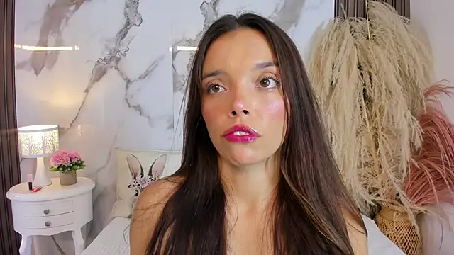 hannahill69 online show from May 2026 05:04:02 AM