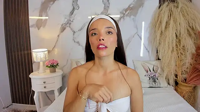 hannahill69 online show from April 2026 05:13:01 AM