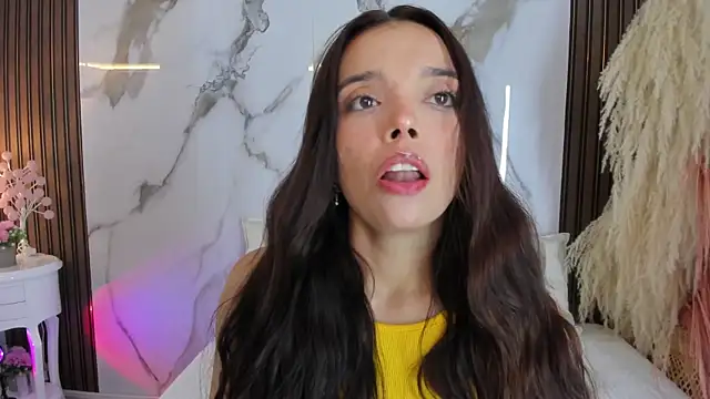 hannahill69 online show from September 2025 04:38:01 AM