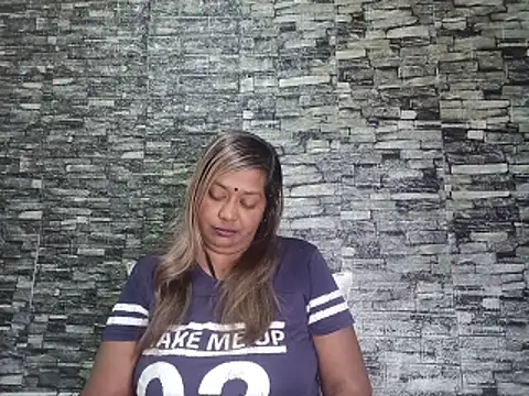 Snapshot of Mammabear_4u chatting on June 2026 05:43:01 PM Mammabear 4u online show from June 2026 05:43:01 PM