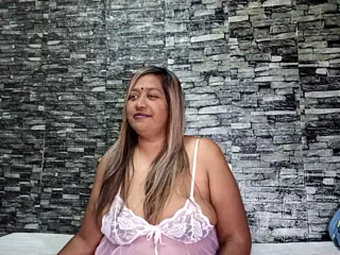 Snapshot of Mammabear_4u chatting on June 2026 06:56:01 PM Mammabear 4u online show from June 2026 06:56:01 PM