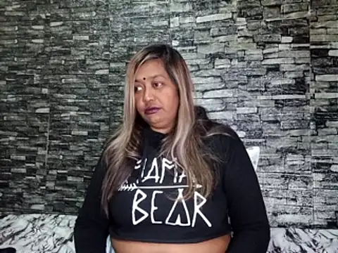 Snapshot of Mammabear_4u chatting on June 2026 07:41:02 PM Mammabear 4u online show from June 2026 07:41:02 PM