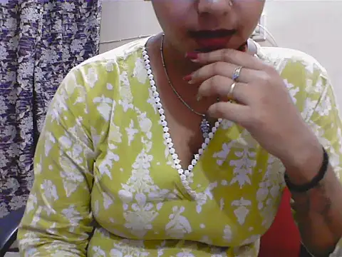 LovingPihu online show from May 2026 05:23:02 AM