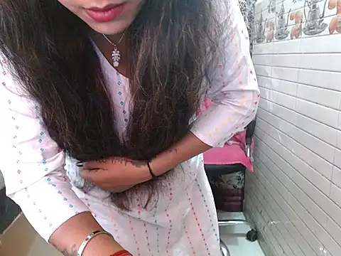 LovingPihu online show from March 2026 06:04:02 AM