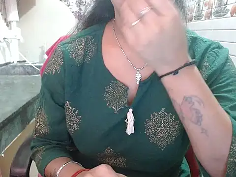 LovingPihu online show from April 2026 05:08:02 AM