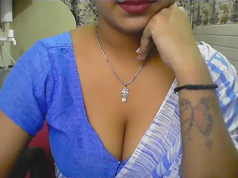 Snapshot of LovingPihu chatting on June 2026 05:26:02 AM LovingPihu online show from June 2026 05:26:02 AM