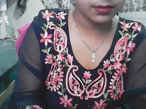 Snapshot of LovingPihu chatting on June 2026 05:27:02 AM LovingPihu online show from June 2026 05:27:02 AM