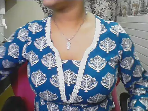 Snapshot of LovingPihu chatting on June 2026 06:22:02 AM LovingPihu online show from June 2026 06:22:02 AM