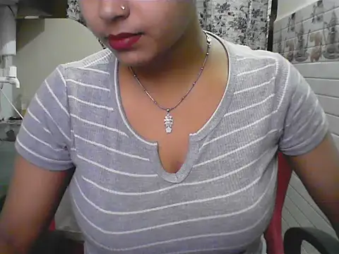 LovingPihu online show from May 2026 06:01:02 AM