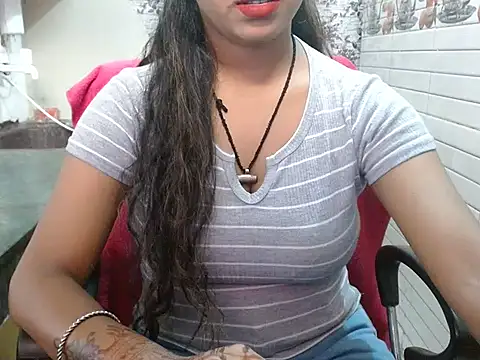Snapshot of LovingPihu chatting on October 2025 05:40:01 AM LovingPihu online show from October 2025 05:40:01 AM