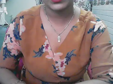 Snapshot of LovingPihu chatting on June 2026 05:29:02 AM LovingPihu online show from June 2026 05:29:02 AM
