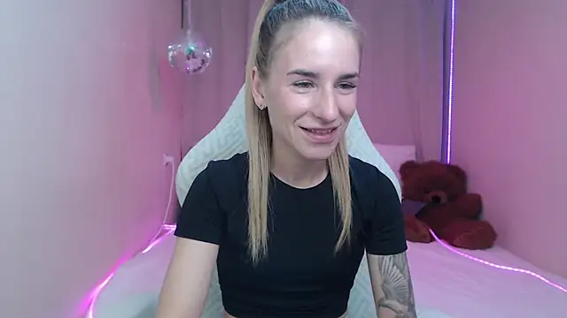 Snapshot of DeboraHorny chatting on May 2026 06:13:02 AM DeboraHorny online show from May 2026 06:13:02 AM