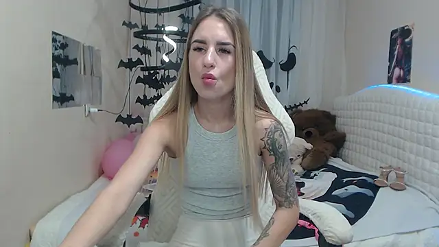 Snapshot of DeboraHorny chatting on November 2025 07:02:02 AM DeboraHorny online show from November 2025 07:02:02 AM