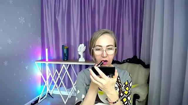 queen a n i online show from November 2025 10:42:02 AM