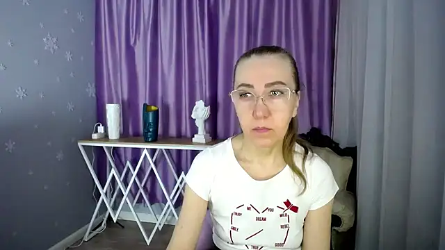 queen a n i online show from March 2025 06:42:02 AM