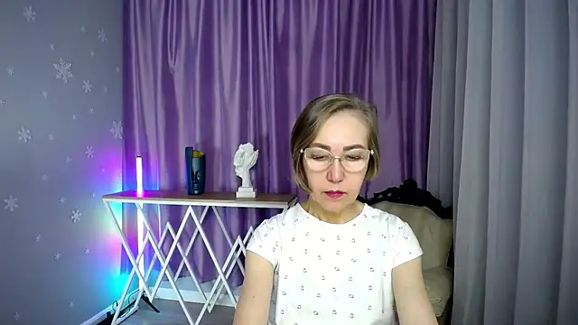 queen a n i online show from November 2025 09:02:02 AM