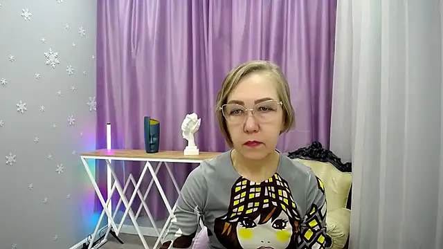 queen a n i online show from November 2025 11:58:01 AM