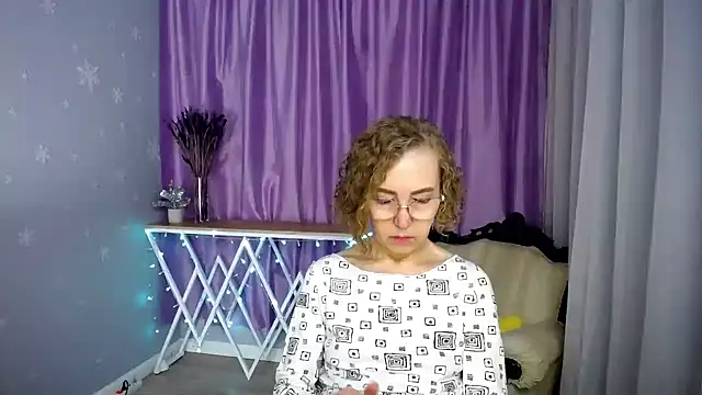 Snapshot of queen_a_n_i chatting on June 2026 10:20:01 AM queen a n i online show from June 2026 10:20:01 AM