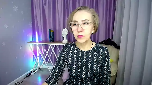 queen a n i online show from October 2025 09:21:01 AM