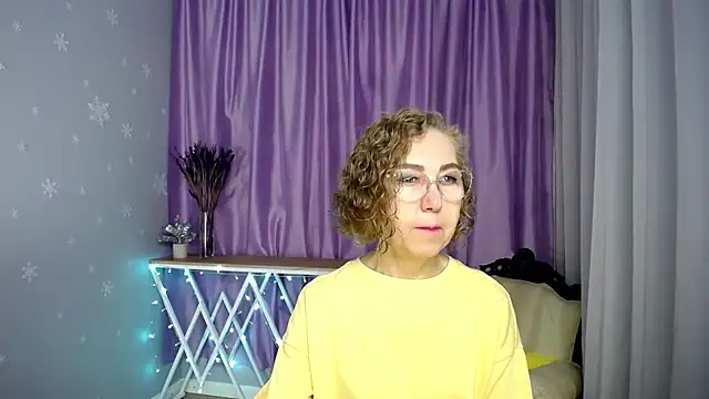 Snapshot of queen_a_n_i chatting on June 2026 04:10:02 AM queen a n i online show from June 2026 04:10:02 AM