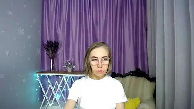queen a n i online show from April 2026 09:43:02 AM