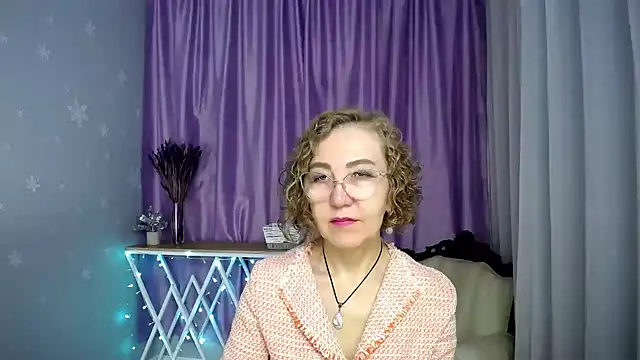 Snapshot of queen_a_n_i chatting on June 2026 06:08:01 AM queen a n i online show from June 2026 06:08:01 AM