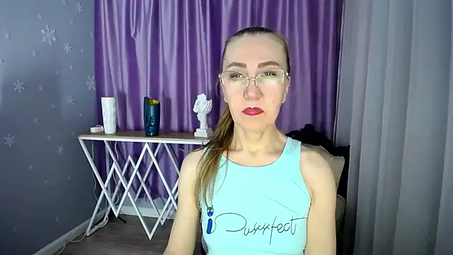 queen a n i online show from February 2025 11:53:01 AM
