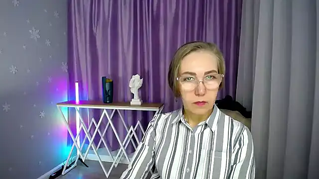 queen a n i online show from October 2025 10:16:01 AM
