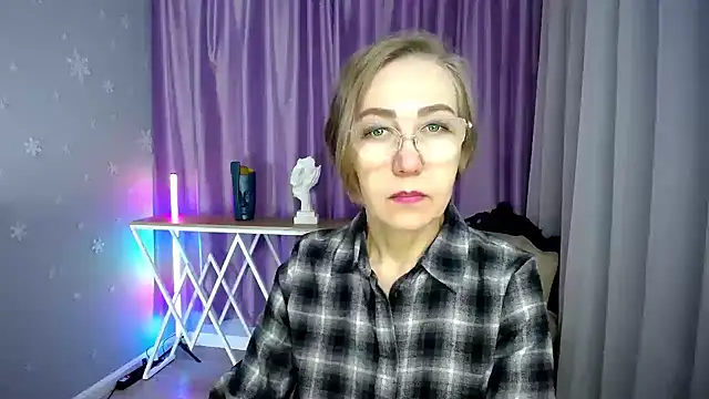 queen a n i online show from October 2025 09:52:02 AM