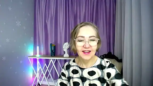 queen a n i online show from November 2025 11:47:02 AM