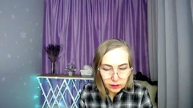 queen a n i online show from April 2026 10:44:02 AM