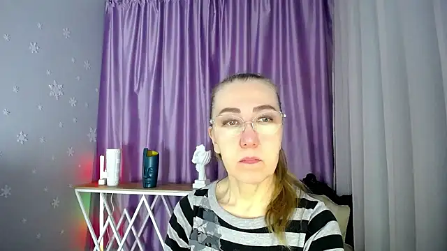 queen a n i online show from February 2025 09:01:01 AM