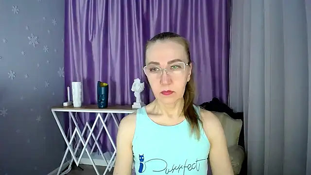 queen a n i online show from February 2025 12:27:01 PM