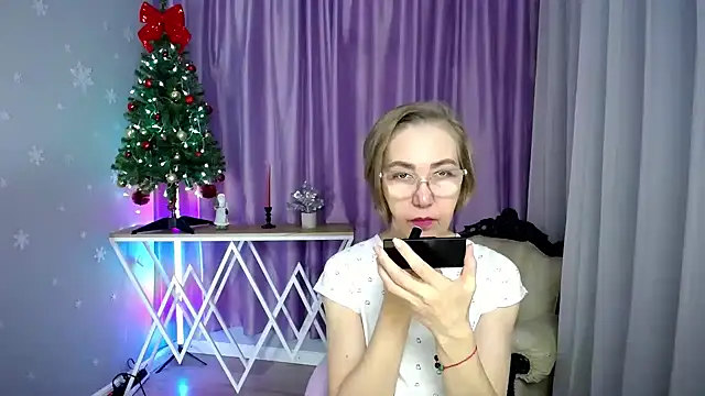 queen a n i online show from December 2025 09:58:01 AM