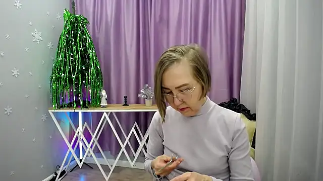 queen a n i online show from November 2025 11:55:02 AM