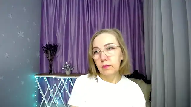queen a n i online show from May 2026 07:12:01 AM
