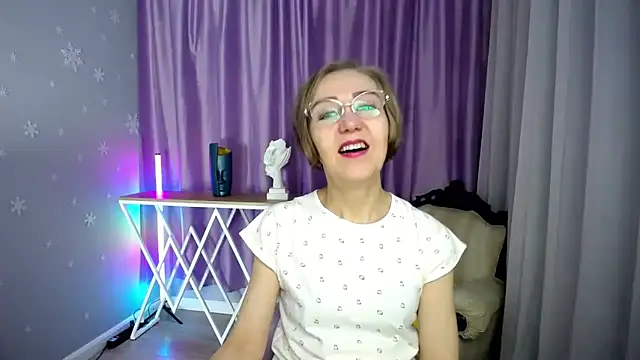 queen a n i online show from October 2025 10:07:01 AM