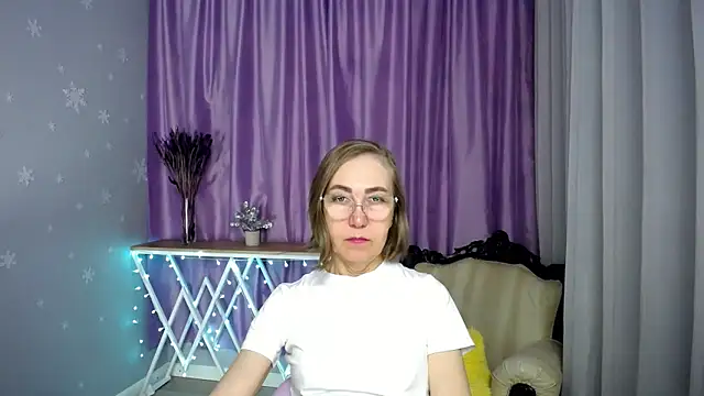 queen a n i online show from April 2026 09:00:01 AM