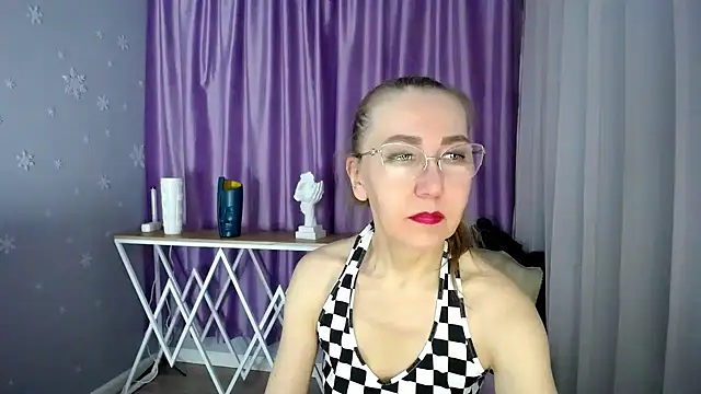 queen a n i online show from February 2025 09:01:02 AM