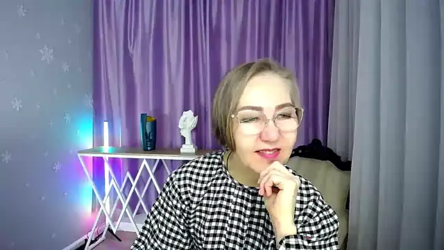 queen a n i online show from October 2025 10:49:01 AM
