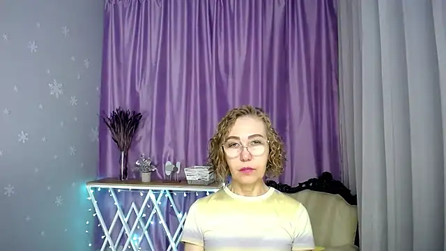 Snapshot of queen_a_n_i chatting on July 2026 07:18:01 AM queen a n i online show from July 2026 07:18:01 AM
