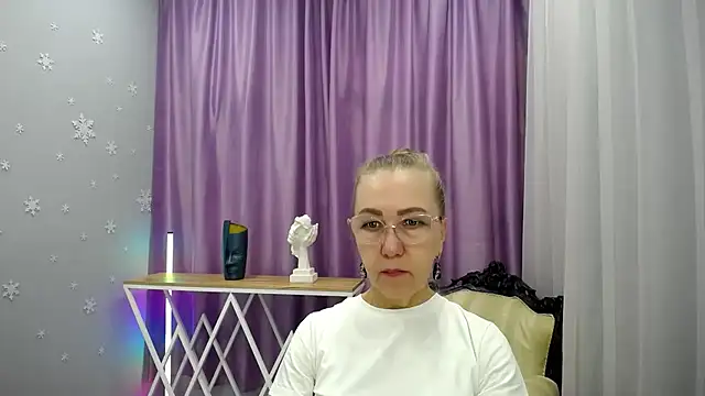 queen a n i online show from September 2025 08:51:02 AM
