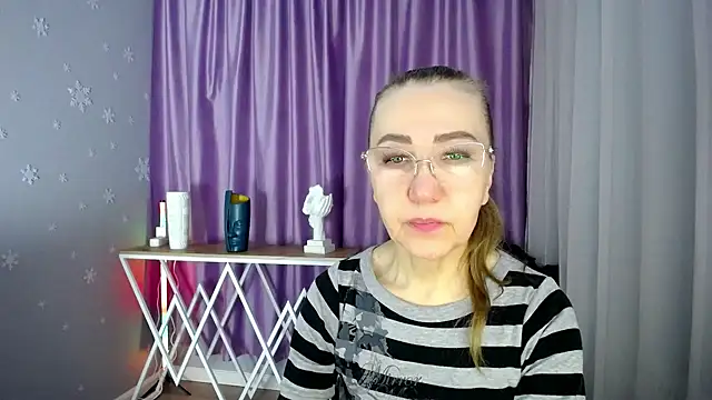 queen a n i online show from February 2025 03:33:02 AM